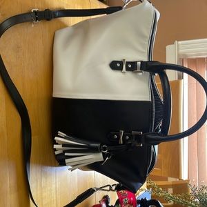 Nine West. Black and white bag. NWT